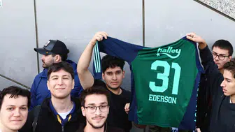 Ederson, imza gününde sarı-lacivertli taraftarla buluştu