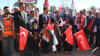 Alanya'da binlerce kişi Gazze için sessiz yürüyüş düzenledi