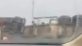 Diyarbakır'ın Bağlar ilçesinde kontrolden çıkan tır devrildi