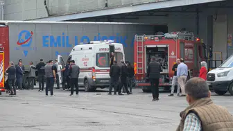 Esenyurt'ta tır kazası: İşçi iki tır arasında kalarak hayatını kaybetti