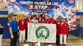 Sivaslı karateciler Türkiye Yıldızlar Karate Ligi'nde 17 madalya kazandı