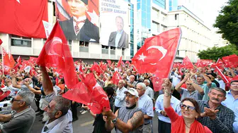Özgür Özel, Mersin'de Vahap Seçer'e destek verdi