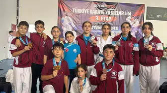 Yusufeli'nde düzenlenen karate turnuvasında 1461 Fight Club birinci oldu