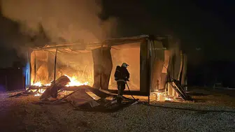 Antalya'da konteyner evde çıkan yangın kullanılamaz hale getirdi