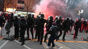 Hamburg'da binlerce gencin zorunlu askerlik protestosu çatışmayla bitti
