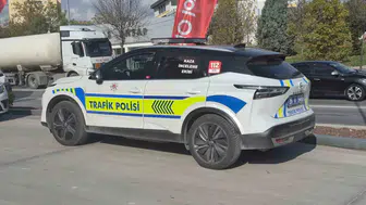 Eskişehir'de akaryakıt istasyonunda otomobilin çarptığı kadın hastanelik oldu