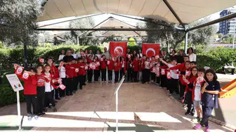 Efeler'deki Matematik ve Bilim Parkı'nda miniklerin Cumhuriyet ve bilim coşkusu