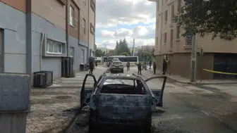 Eskişehir'de kundaklandığı iddia edilen otomobil küle döndü