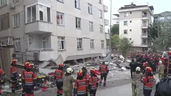 Maltepe'de çöken binada 2 kişi hayatını kaybetti, arama çalışmaları sürüyor