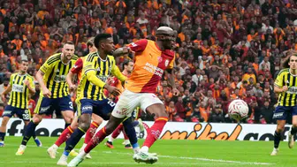 Süper Lig'de dev derbi: Galatasaray sahasında Fenerbahçe'yi 2-1 mağlup etti