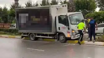 Direksiyon başında fenalaşan sürücü refüje çıktı, yaralandı