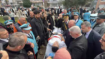 Çorum'daki 29 Ekim töreninde bayılan öğrenci merdivenden düştü