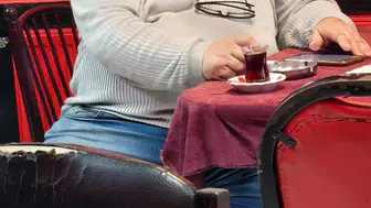 Fatih'te kıraathanenin merdivenlerinden düşen kişi hayatını kaybetti