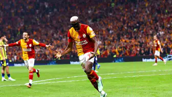 Victor Osimhen derbide attığı 2 golle ligdeki gol sayısını 8'e çıkardı