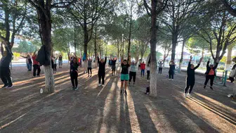 Kuşadası’nda sabah yürüyüşü ile güne sporla başlandı