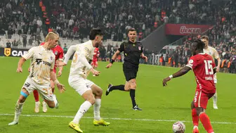 Beşiktaş evinde Başakşehir'i iki golle mağlup etti