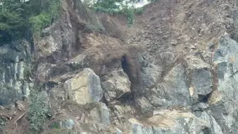 Artvin’de artçı heyelanlar, tır garajında ciddi hasara yol açtı