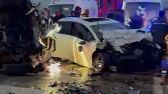 Aksaray’da iki otomobil çarpıştı, 2 sürücü ağır yaralandı