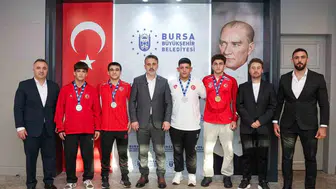 Başkan Vekili Biba, Bursa’nın güreşçilerini makamında ağırladı