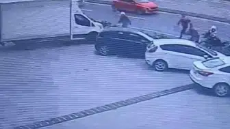Küçükçekmece'de polisten kaçan şüphelinin üzerinden uyuşturucu çıktı