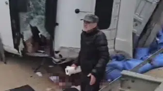 Eskişehir'de devrilen tırın sürücüsü ağır yaralandı
