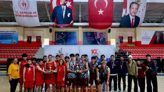 Bilecik'te okul sporları genç erkekler basketbol müsabakaları sona erdi