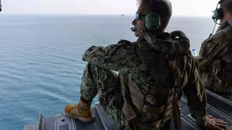 CENTCOM Komutanı Cooper Hürmüz Boğazı'nda askeri helikopterle denetim uçuşu yaptı