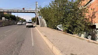 Diyarbakır'da SUV araç istinat duvarından düştü, yaralı yok