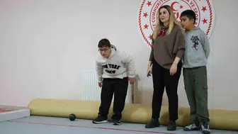 Muğla'da özel sporcular bocce sahasında bir araya geldi