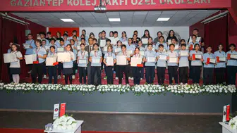 GKV Özel Okullarında Cambridge ve TOEFL sertifika töreni gerçekleştirildi