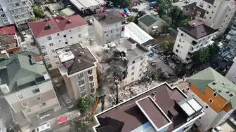 Maltepe’de çöken binanın üst katlarında yıkım çalışmaları başladı