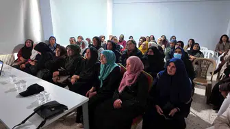 Elazığ'ın Karakoçan ilçesinde kadınlara meme kanseri ve erken teşhis semineri verildi