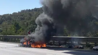 Samsun’da seyir halindeki otomobil alev aldı, 4 kişi kurtuldu