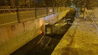 Kayseri'de su kanalına uçan otomobildeki 2 kişi yaralandı