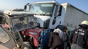 Tokat'ın Erbaa ilçesinde askeri tır ile traktör çarpıştı: 2 ölü, 1 yaralı