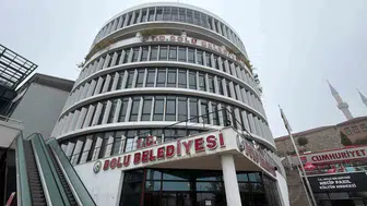 Bolu Belediyesi'ne şafak operasyonu: Başkan yardımcısı dahil 4 kişi gözaltında