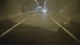 Bolu Dağı Tüneli'nde tırın otomobile çarpıp kaçtığı kaza kamerada