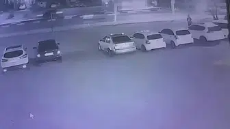 Antalya'da bir oto galeride 6 araç kundaklandı, şüpheli teslim oldu