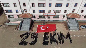 Siverek'te lise öğrencilerinden 29 Ekim koreografisi