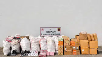 Niğde'de kargo aracında binlerce kaçak ürün ele geçirildi