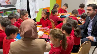 Kaptan Altay Altuğ Kızılay Anaokulu'nda miniklere yardımlaşma bilinci aşılandı