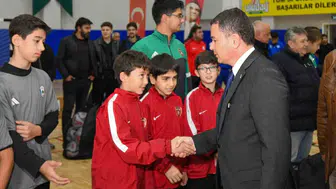 Osmangazi'de 69 amatör spor kulübüne ekipman desteği sağlandı