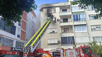 Antalya'da apartman yangını: İtfaiye hatalı parklar yüzünden zor ulaştı