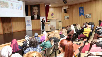 Mersin'de kadınlara yönelik meme kanseri semineri: Ağrısız kitlelere dikkat çekildi