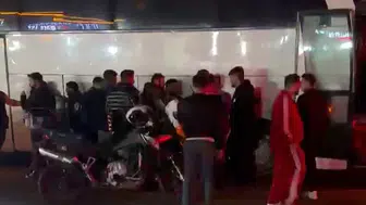 Durdurulan otobüsün bagajından 18 kaçak göçmen çıktı