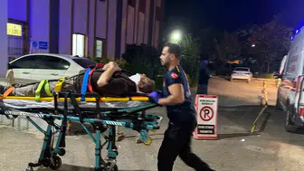 Adıyaman'ın Kahta ilçesinde kavşakta iki otomobil çarpıştı: 8 kişi yaralandı