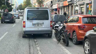 Samsun'da motosiklet hafif ticari araca çarptı, 2 kişi yaralandı