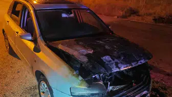 Mardin'in Kızıltepe ilçesinde park halindeki otomobilde yangın çıktı