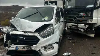 Aşkale'de zincirleme trafik kazası: 3 araç birbirine girdi