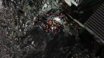 Maltepe'de çöken binanın enkazında kalan 2 kişinin kurtarma çalışmaları sürüyor